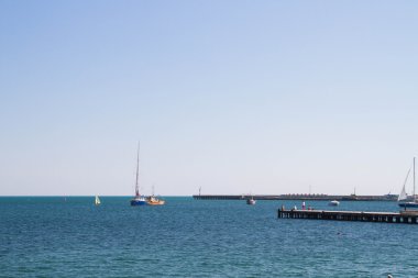 Evpatoria, Kırım, 30 Ağustos 2015. Yevpatoriya, Kırım 'daki Karadeniz kıyısındaki gezinti güvertesi..