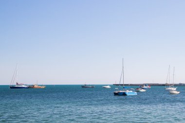 Evpatoria, Kırım, 30 Ağustos 2015. Yevpatoriya, Kırım 'daki Karadeniz kıyısındaki gezinti güvertesi..