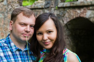 Yaz aylarında parkta yürüyüş severler