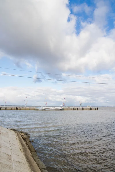 El Golfo de Finlandia en el Parque Peterhof — Foto de Stock