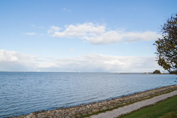 El Golfo de Finlandia en el Parque Peterhof — Foto de Stock