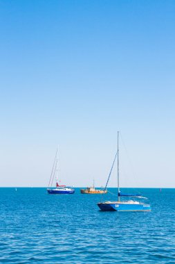 Evpatoria, Kırım, 30 Ağustos 2015. Yevpatoriya, Kırım 'daki Karadeniz kıyısındaki gezinti güvertesi..