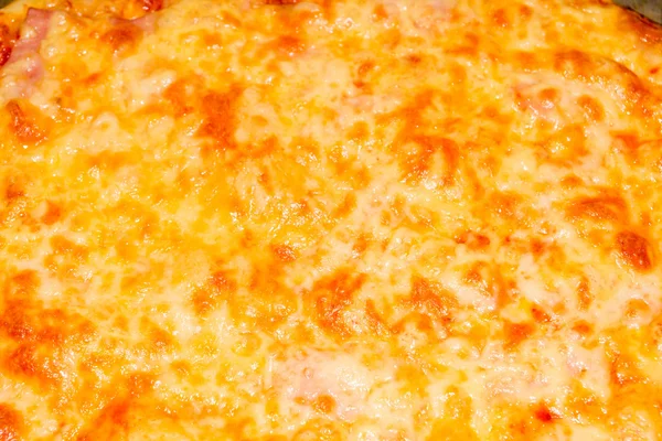 Vaření pizza s různými náplněmi — Stock fotografie