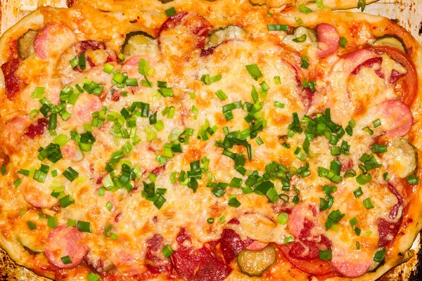 Pizza kochen mit verschiedenen Belägen — Stockfoto