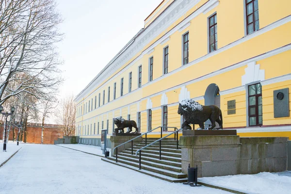 The territory of the Novgorod Kremlin in winter — Stock Photo, Image