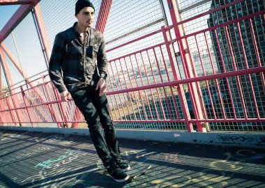 Kaykaycı köprüde cruise