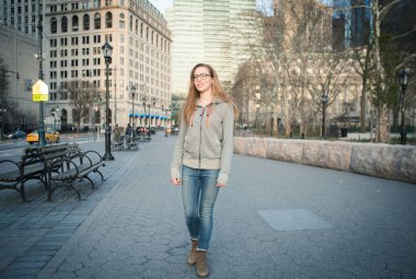 Tam rakam atış hipster şehir kız