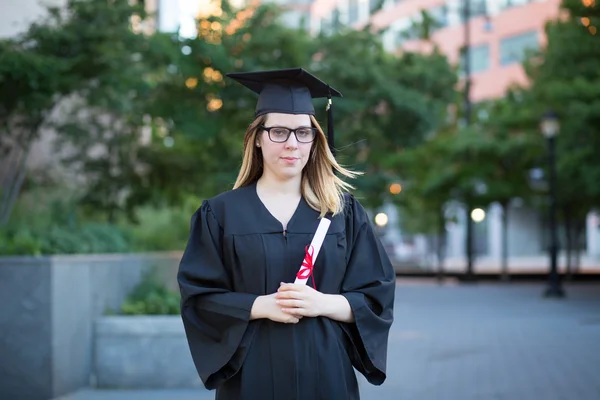 Portrait of female college student with glasses in graduation da — Stock Photo, Image