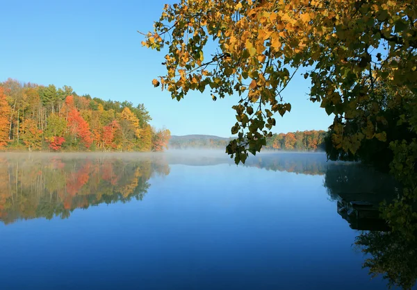 Berkshire fall foliage reflected on lake — Stock Photo, Image