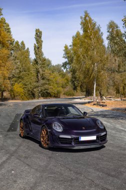 Kyiv, Ukrayna - Eylül 2019. Dünyanın tek spor arabası Porsche 911 991 Turbo S Topar tarafından ayarlandı..