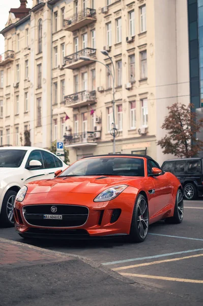 Киев Украина Август 2020 Года Jaguar Type Красивом Оранжевом Цвете — стоковое фото