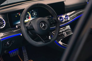 Kherson, Ukrayna - Şubat 2021. Mercedes-AMG E63 S Brabus 800 iç mekan.