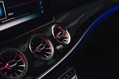 Kherson, Ukrayna - Şubat 2021. Mercedes-AMG E63 S Brabus 800 iç mekan.