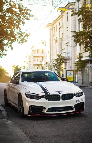 Kharkiv, Ukrayna - Temmuz 2019. Beyaz renkli BMW M4 F82.