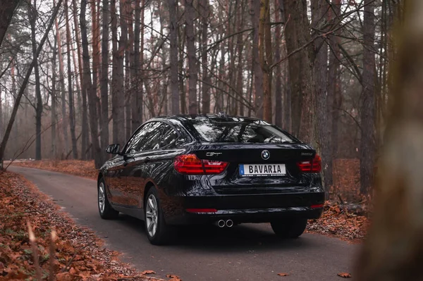 Kiev Ucrania Noviembre 2019 Bmw Series Color Negro Bosque Otoño — Foto de Stock