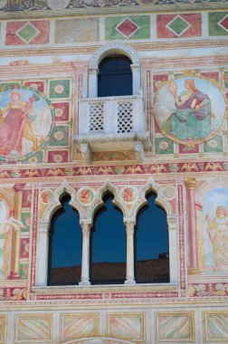 Gotic Venedik windows Spilimbergo'nın Kalesi: