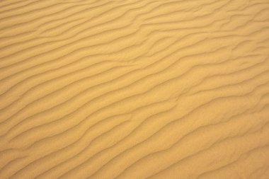  kum dalgalarının mükemmel dokusu. sahilde kum desen .