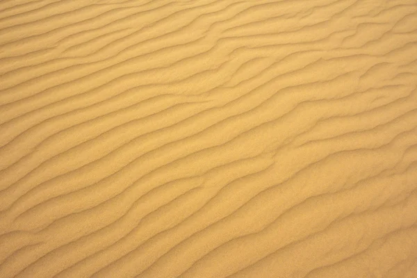 Textura perfeita de ondas de areia. padrão de areia na praia  . — Fotografia de Stock