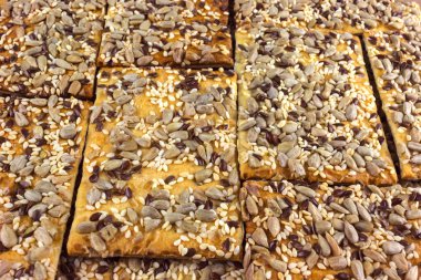 susam tohumu ve ayçiçeği closeup ├çerezi kırmızı puf. 