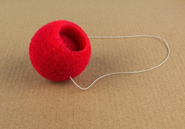 Kilise öznitelikleri. Elastik ile palyaço burun .