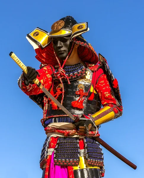 Samurai warrior armor pulls the sword attack — Stock Photo, Image