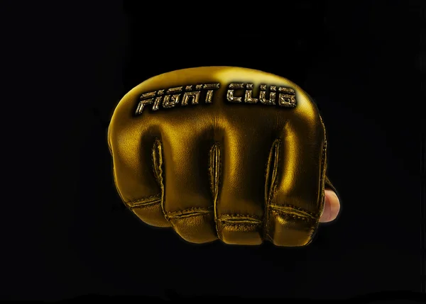 Gouden handschoen voor de martial arts, mma. Gouden tekst "fight club" — Stockfoto