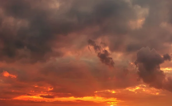 Fiery sunset in the storm clouds — Stock Photo, Image