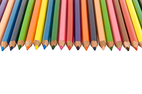 Lápis de cor deitado sobre um fundo branco — Fotografia de Stock