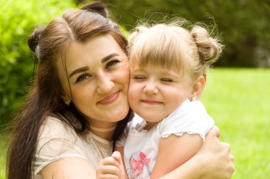 Anne ve kızı doğada bir hafta sonu geçirmek