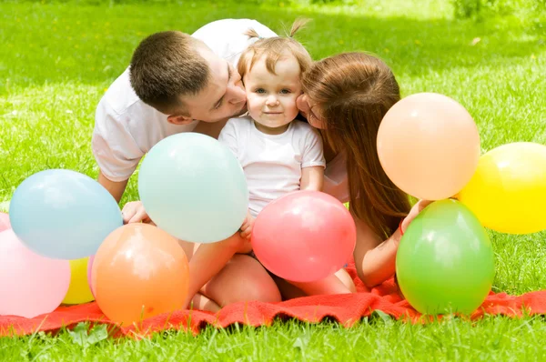 Anne genç kızları ile hafta sonu geçirmek. Aile kampı