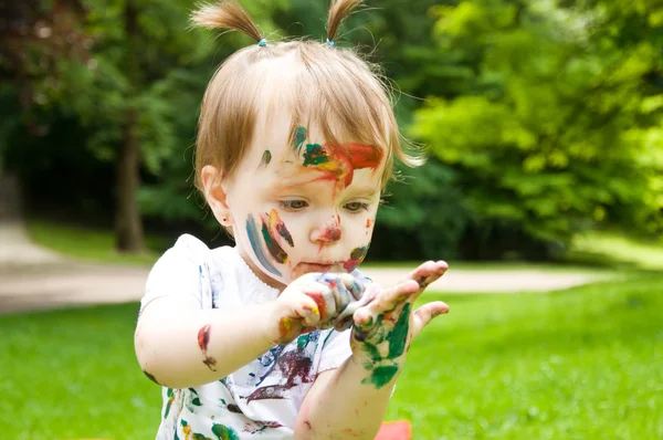 Little girl has painted herself painting — Stock Photo, Image