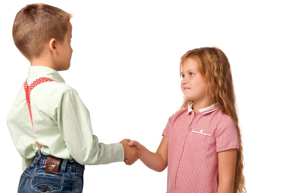 Menino e menina apertando as mãos uns com os outros — Fotografia de Stock