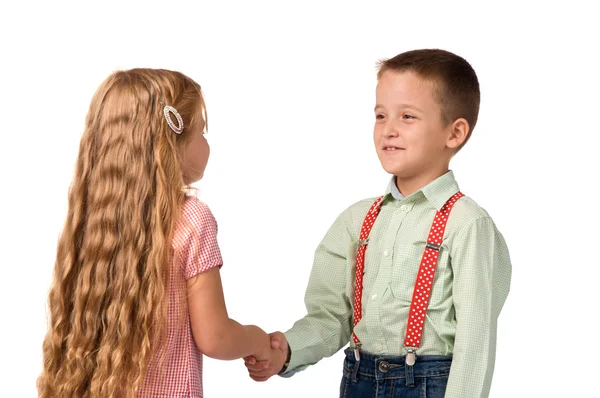 Menino e menina apertando as mãos uns com os outros — Fotografia de Stock