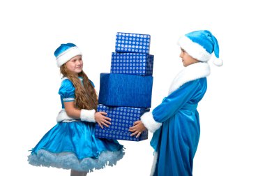 hediye kutuları tutarak kostüm küçük çocuklarda.