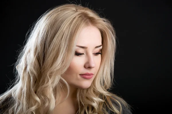 Contour of beautiful blonde with curly hair — Stockfoto