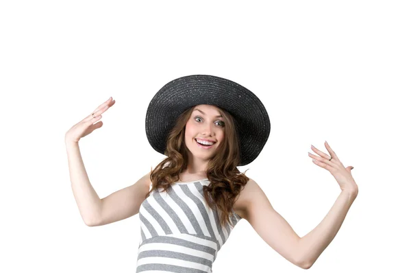Успешная женщина в черной шляпе возложила руки в восторге — стоковое фото