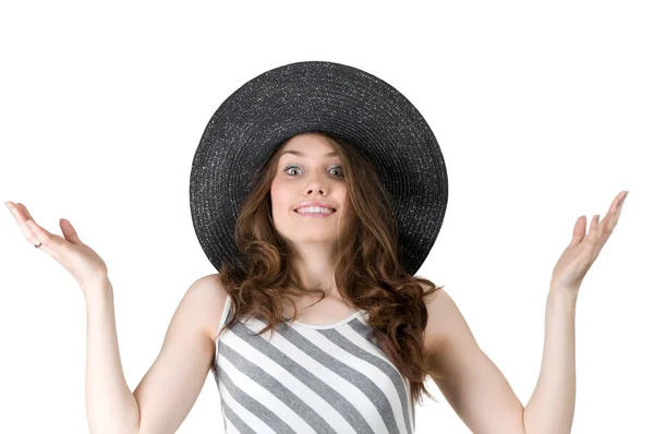 Meisje in een zwarte hoed is haar handen in verrassing geplaatst — Stockfoto