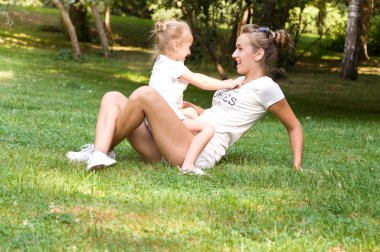 Anne ve kızı doğada bir hafta sonu geçirmek