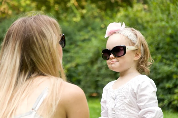 Little girl in sunglasses — Stock Photo, Image