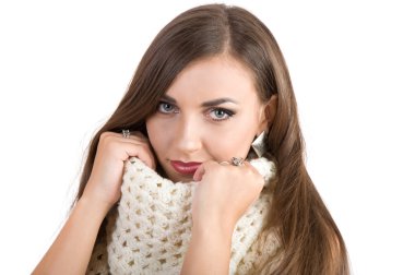 beyaz kaşkollu genç güzel kız