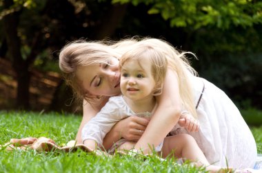 Anne ve kızı doğada bir hafta sonu geçirmek