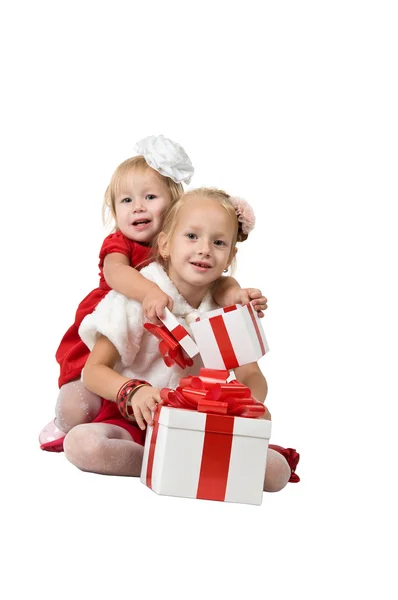 Til jul. morsomt selskap av små barn – stockfoto