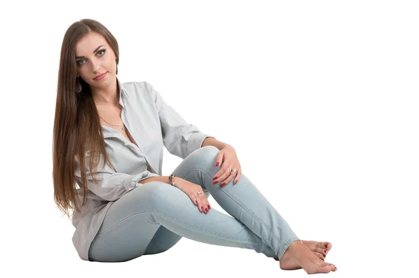 Beautiful young girl with long brown hair sitting on the floor i — Stock Photo, Image