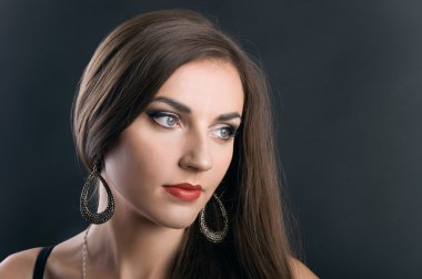 güzel seksi esmer siyah zemin