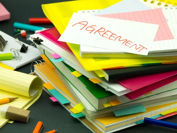 De stapel van zakelijke documenten; Overeenkomst — Stockfoto