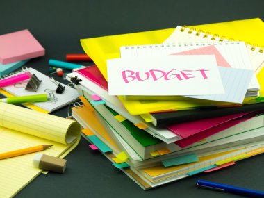 İşle ilgili belgeleri yığını; Bütçe