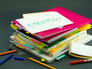 İşle ilgili belgeleri yığını; Strateji