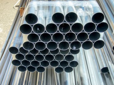 İnşaat sahasında birçok borularının Stack