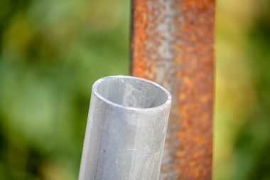 İnşaat sahasında borunun yakın çekim