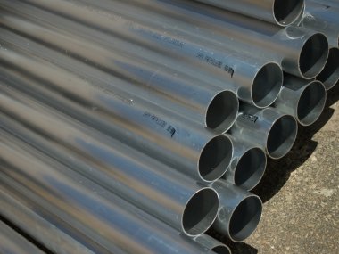 İnşaat sahasında birçok borularının Stack